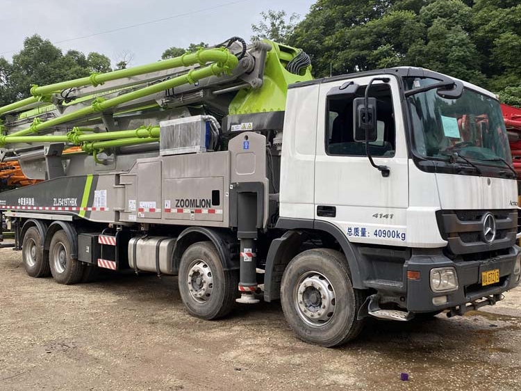 Low price Used Chinese 52m 6RZ Used Zoomlion Benz Concrete Pump Truck
